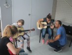 Rincão proporciona aulas de violão gratuita